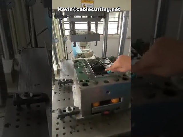 85噸單滑板塑膠射出成型機｜手機殼製造專用設備