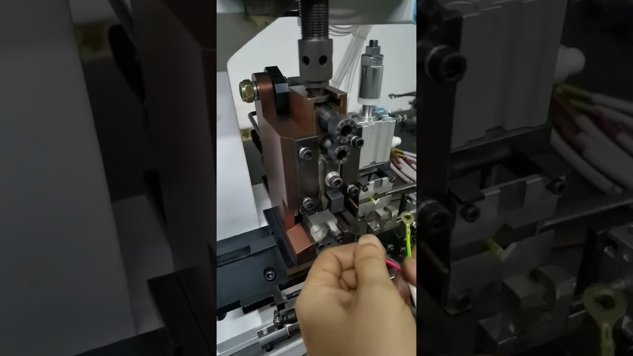 直模連續端子機｜剝線壓著一次完成 #自動化設備 #工廠