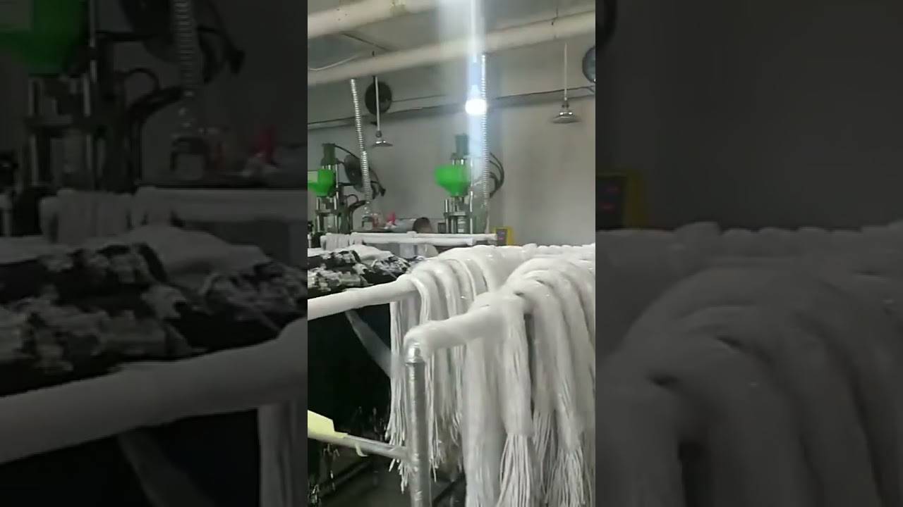20噸塑膠射出成型機 | DC插頭與數據線成型 PVC、TPE、PP、PE