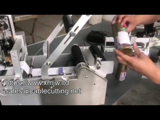 圓瓶手動貼標機｜小型生產線與實驗室專用標籤機