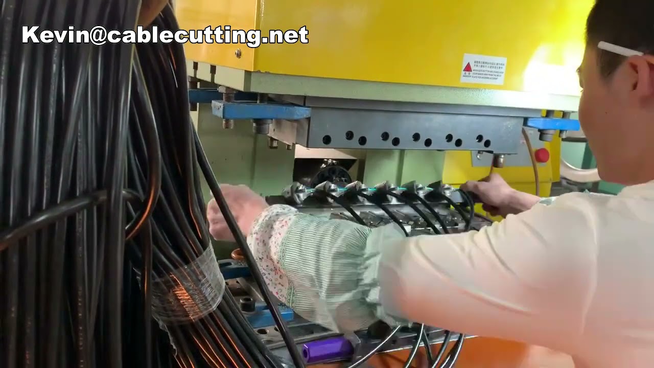 PVC插頭射出成型機｜立式塑膠射出機｜自動插頭製造設備