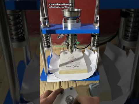 20g 微型立式射出成型機｜適用 ABS、PP、PC、PE、PET、PVC 塑膠｜USB 充電頭專用