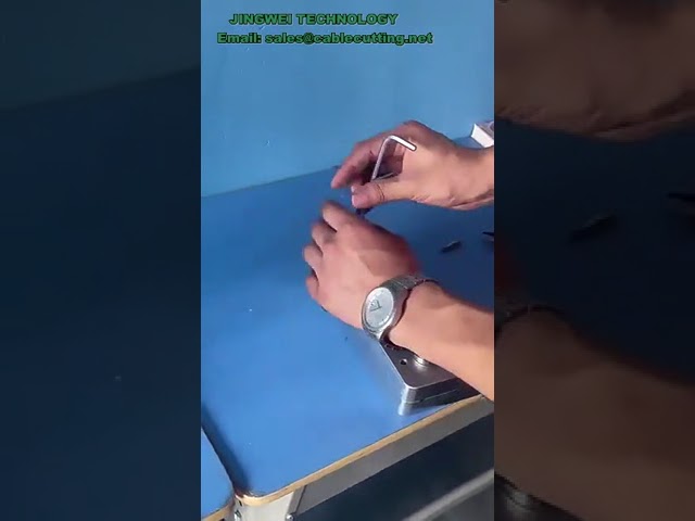 桌上型半自動迷你USB製造機｜小型塑膠射出成型機