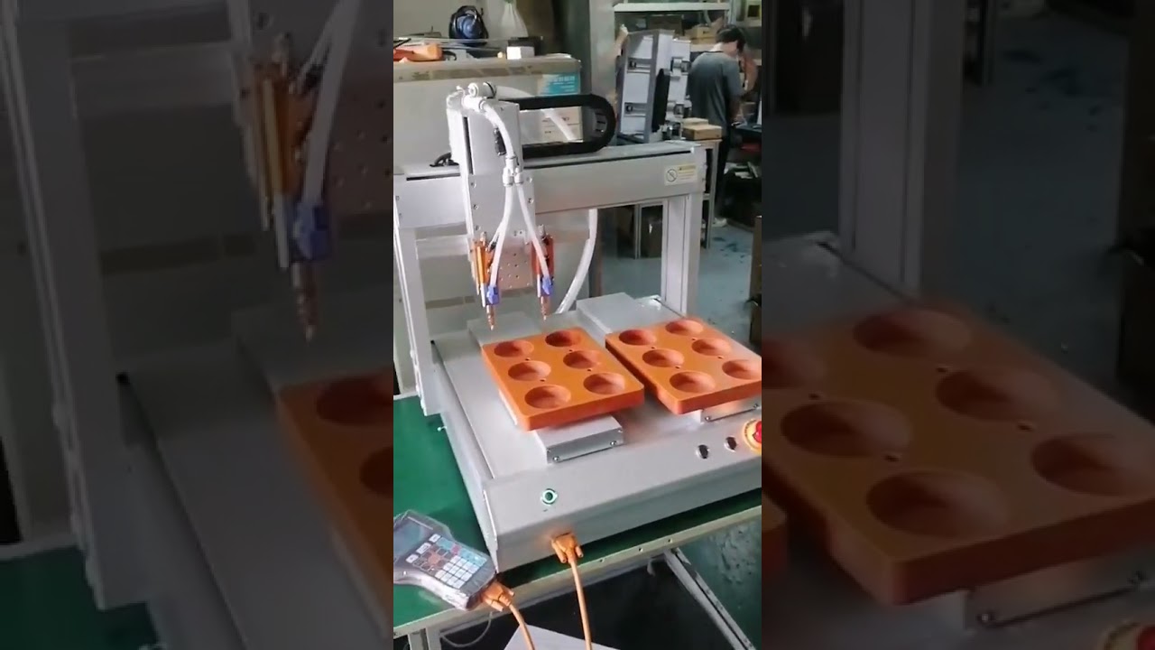 自動點膠機器人｜LED專用點膠機｜工廠自動化設備