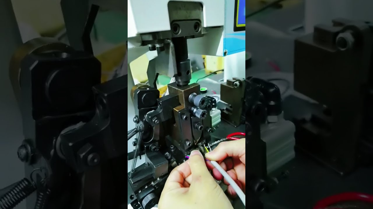 連續端子機｜水平剝線 + 芯線壓著一次完成，自動化線束加工